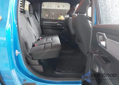 2021 Ram 1500 Big Horn 4X4 5'7 Box z USA, uszkodzony, nr VIN 1C6SRFFT4MN641929